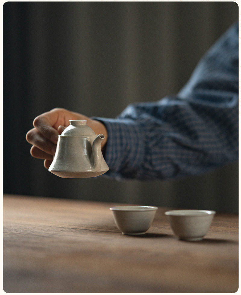 Simple as Always – White Ceramic Twilight Mist Teapot &amp; Cup Set